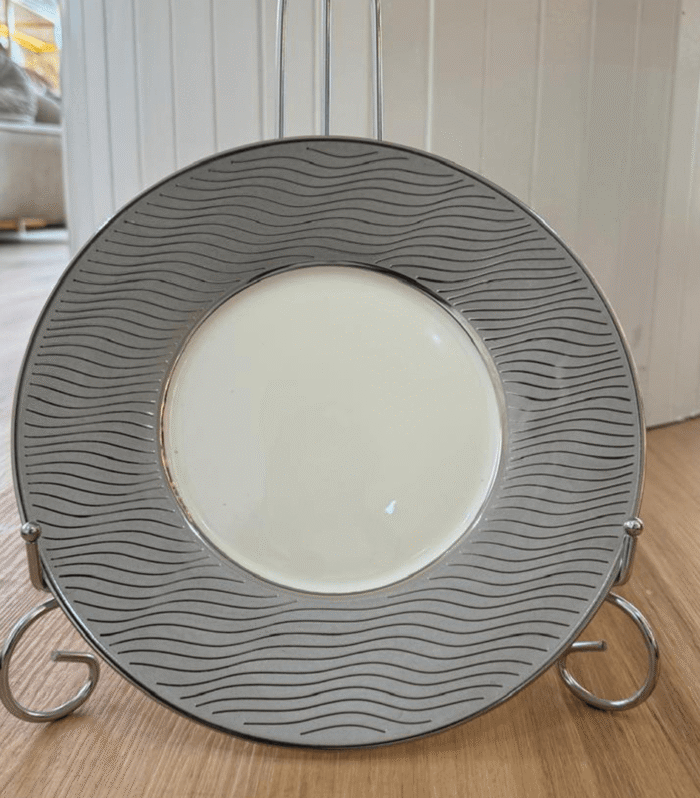 Wavy plate white charger - Single plate