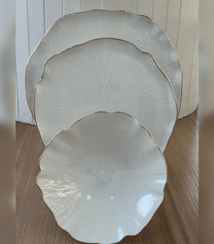 1 Set of 3 white and gold, lotus leaf-shaped dinner plate