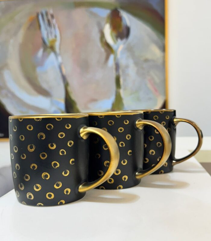 1 pc of black and gold ceramic mug
