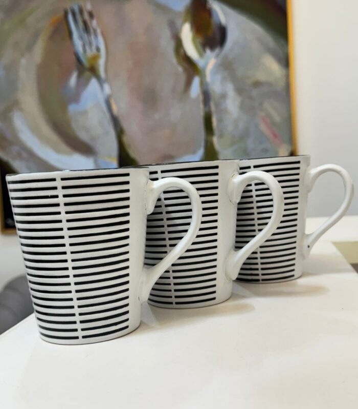 1 pc of black and white ceramic mug